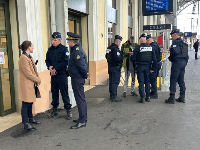 Opération de contrôle conjointe PAF et Police Nationale à la gare de Montauban en présence du préfet Vincent Roberti