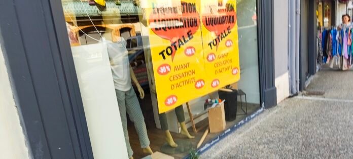 Boutique Mailo Phildar en liquidation avec panneaux 