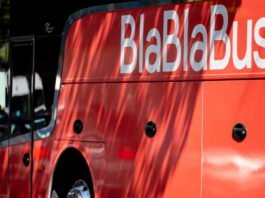 BlaBlaBus car rouge longue distance fermeture France fin 2026 transport low-cost