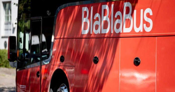 BlaBlaBus car rouge longue distance fermeture France fin 2026 transport low-cost