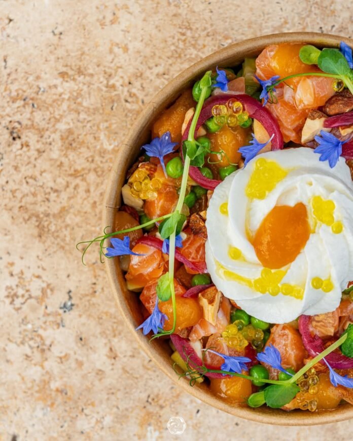 Nectar Bowl d'Olla Montauban, saumon mariné, abricot et fleur de burrata